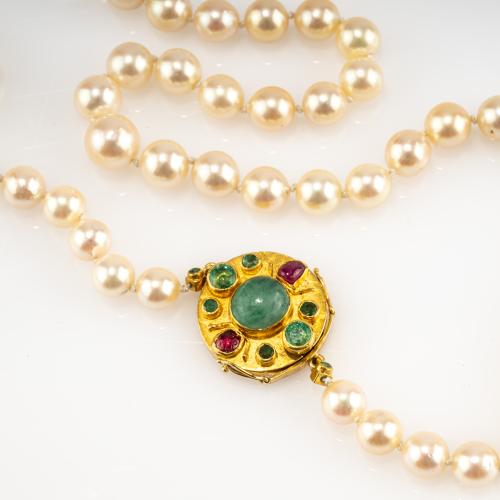 Clasp with pearl necklace, 1968
