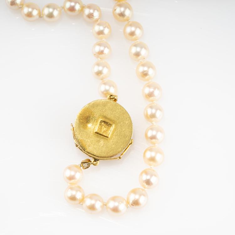 Bild 1 zu Objekt, Clasp with pearl necklace, 1968, Hermann J&uuml;nger, 182D 1039