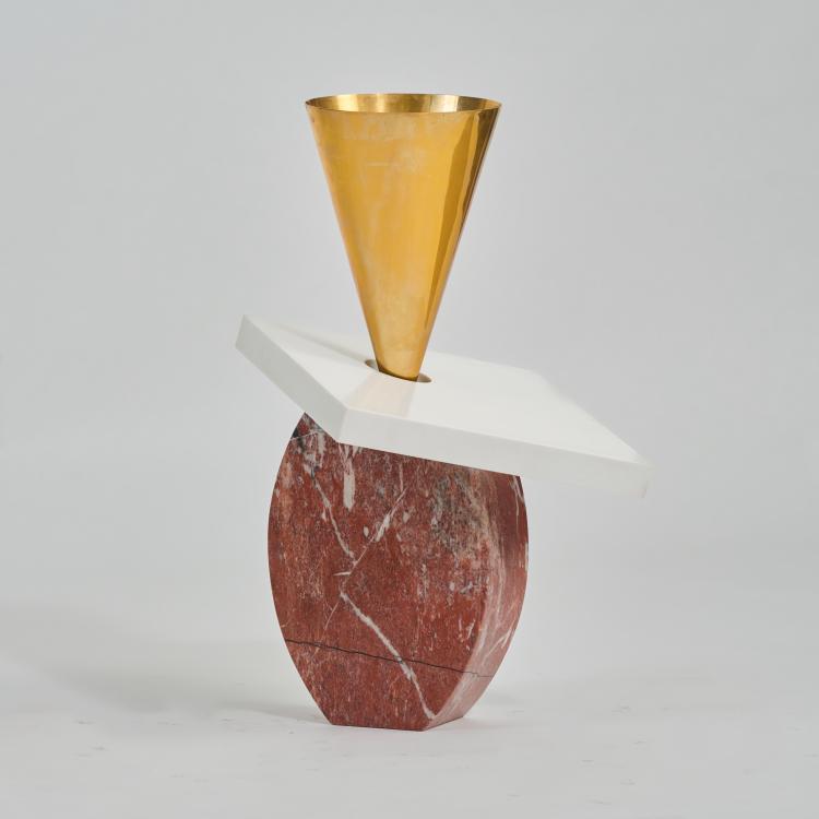 Bild 1 zu Objekt, 'Non Conoscero' vase from the 'Rovine' series, 1992 (design), Ettore Sottsass, Design Gallery Milan, Mailand / Milan (zugeschrieben), 182C 935