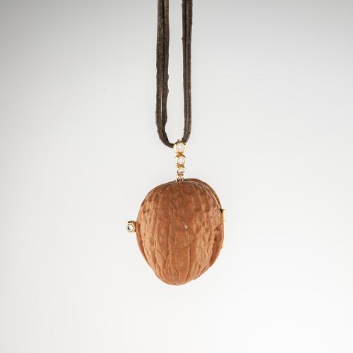 Locket pendant 'Walnut'