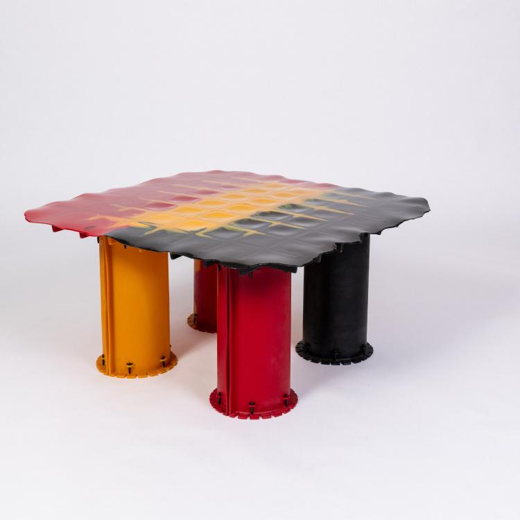 Hauptbild zu Objekt, One-off coffee table 'Nobody's Living Table' from the series 'Nobody's perfect', 2003 (design), Gaetano Pesce, Zerodesigno, San Giuliano Vecchio, 182C 885