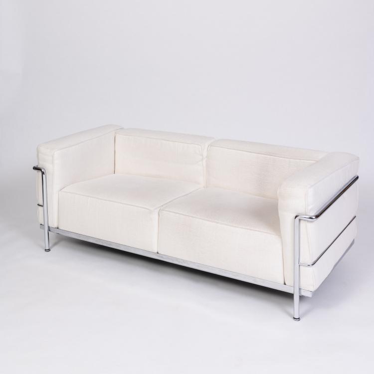 Bild 1 zu Objekt, Two-seater sofa 'LC 2', 1928 (design), Pierre Jeanneret,Charlotte Perriand,Le Corbusier Charles-&Eacute;douard Jeanneret-Gris, Cassina, Mailand / Milan, 182C 746