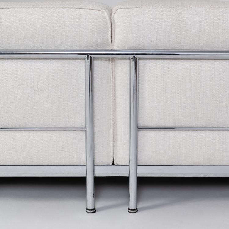 Bild 2 zu Objekt, Two-seater sofa 'LC 2', 1928 (design), Pierre Jeanneret,Charlotte Perriand,Le Corbusier Charles-&Eacute;douard Jeanneret-Gris, Cassina, Mailand / Milan, 182C 746