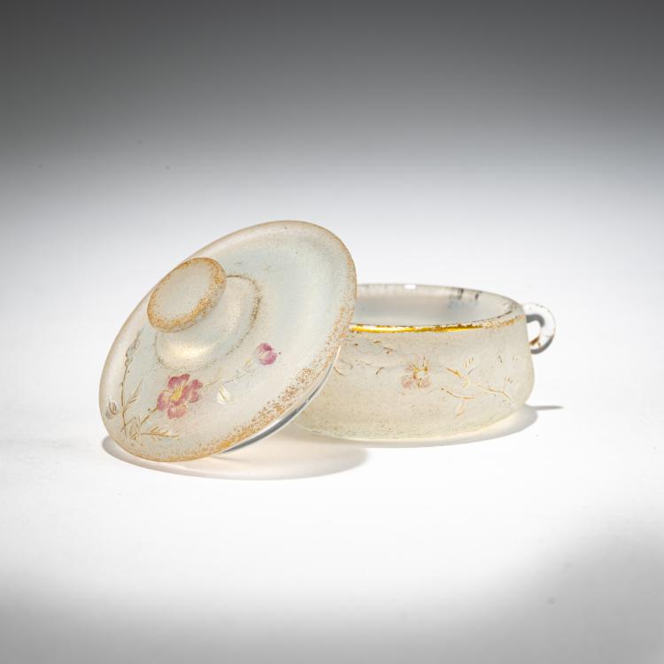 Bild 1 zu Objekt, Miniatur-Dose 'Le pot de terre, le pot de fer', 1898, Daum Fr&egrave;res, Nancy, 182A 7