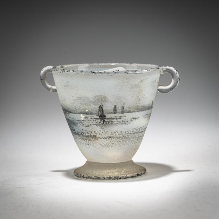 Bild 1 zu Objekt, Miniature 'Delft' vase with handles, c. 1898, Daum Fr&egrave;res, Nancy, 182A 11