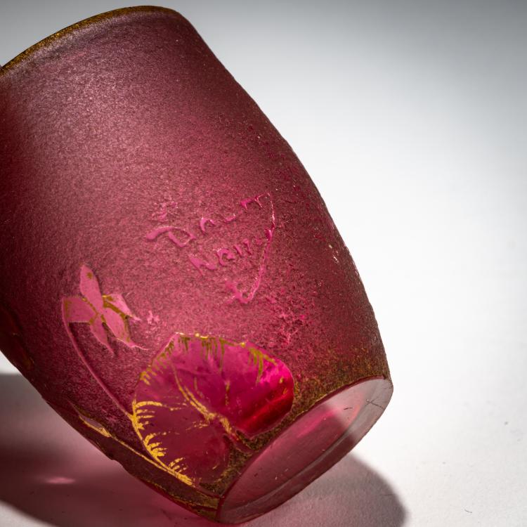 Bild 2 zu Objekt, Miniature vase 'Violettes' - 'Paix et Peu', c. 1898, Daum Fr&egrave;res, Nancy, 182A 13