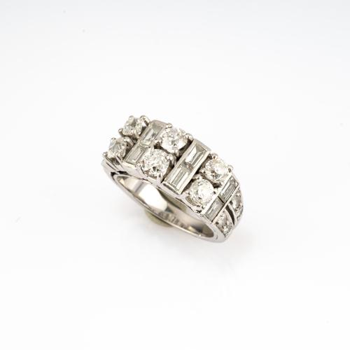 Alliance ring with diamonds