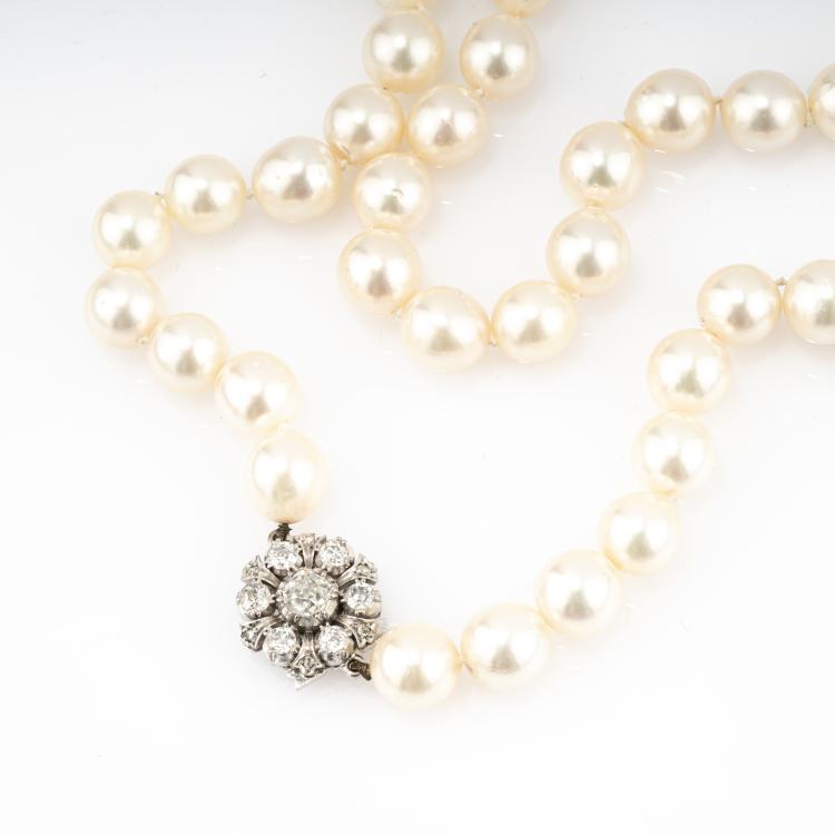 Hauptbild zu Objekt, Pearl necklace with diamond clasp, 182D 1099