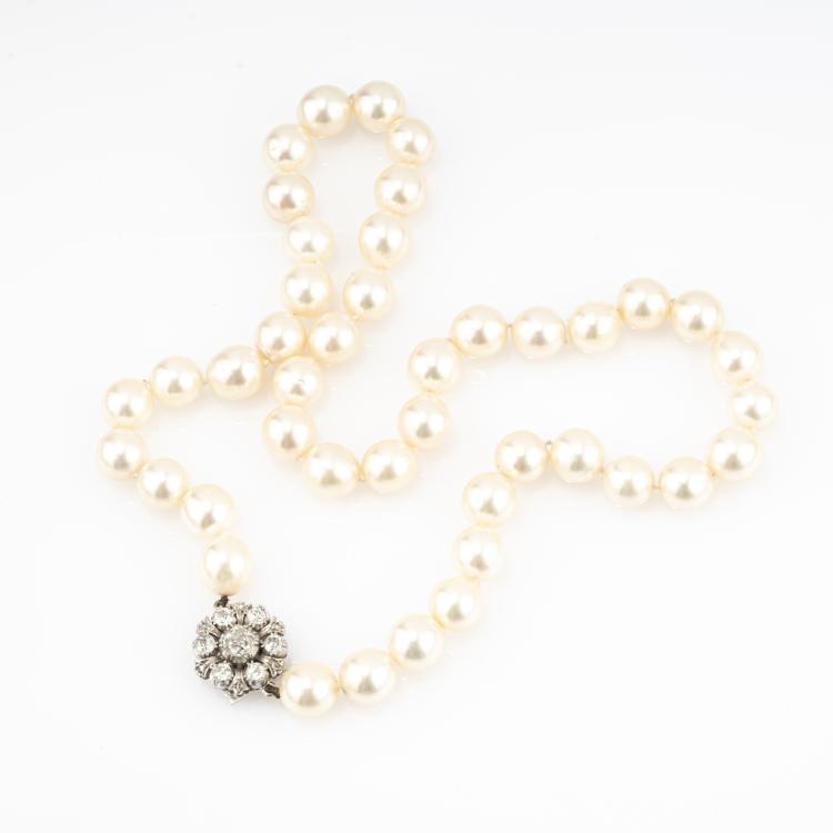 Bild 1 zu Objekt, Pearl necklace with diamond clasp, 182D 1099