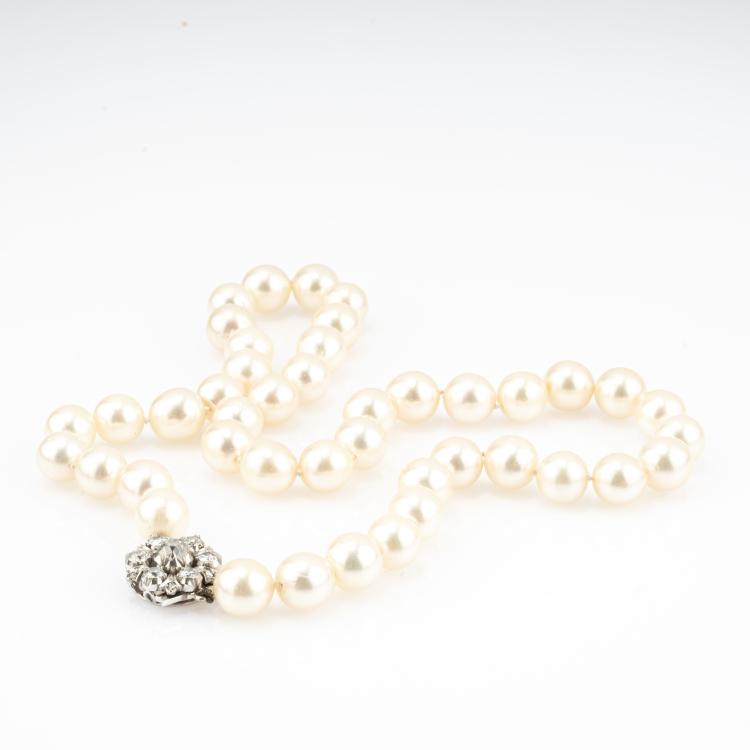 Bild 2 zu Objekt, Pearl necklace with diamond clasp, 182D 1099