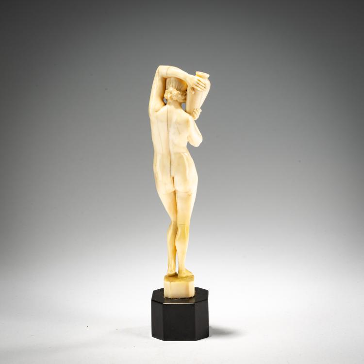 Bild 2 zu Objekt, Elfenbeinfigur 'Wassertr&auml;gerin', um 1910, Armand Auguste Boulard, 182A 253