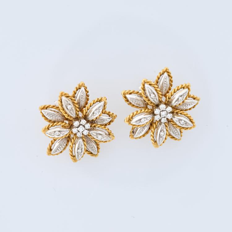 Hauptbild zu Objekt, Pair of flower-shaped clip-on earrings, 182D 1108