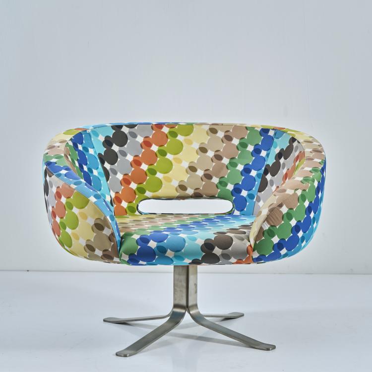 Hauptbild zu Objekt, 'Multicolour Rive Droite' - 'Mickey' easy chair, 2001 (design), Patrick Norguet, Cappellini, Mailand; Walt Disney Signature, USA, 182C 988