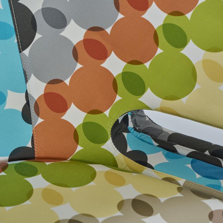 Bild 6 zu Objekt, 'Multicolour Rive Droite' - 'Mickey' easy chair, 2001 (design), Patrick Norguet, Cappellini, Mailand; Walt Disney Signature, USA, 182C 988