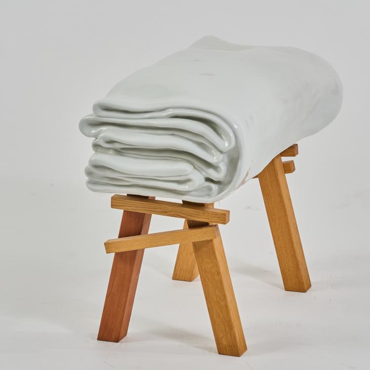 Bild 1 zu Objekt, Unikat Porzellan Hocker 'Vitrified Variables', 2012 (Entwurf), Judith van den Boom, Studio BoomWehmeyer, Niederlande / Netherlands, 183A 661