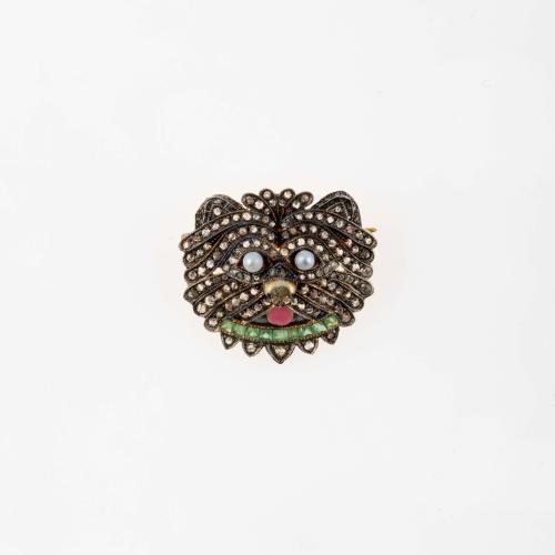 Brooch with dog head motif