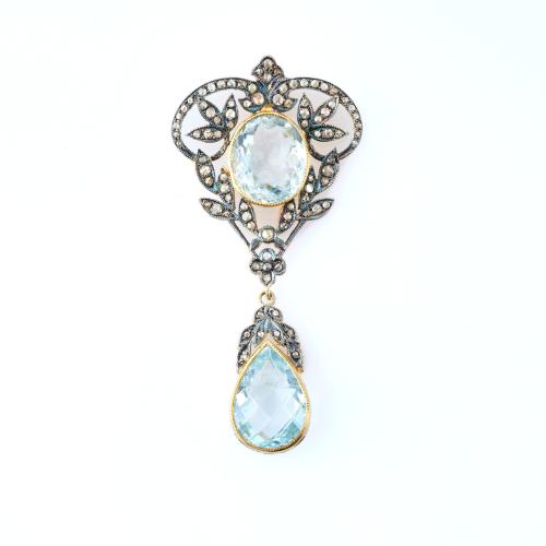 Historical pendant with aquamarines