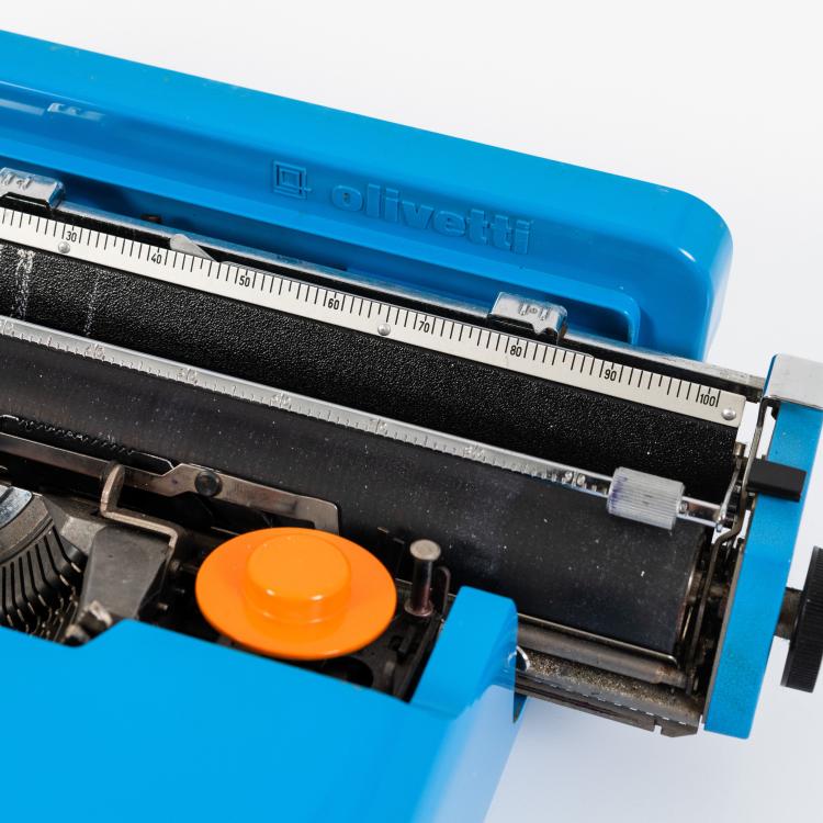 Bild 1 zu Objekt, Seltene Schreibmaschine 'Valentine', 1969 (Entwurf), Perry A. King,Ettore Sottsass, Olivetti, Ivrea, 182B 642