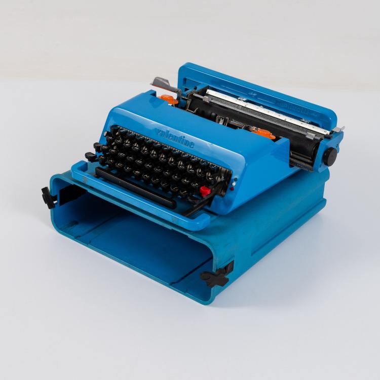 Bild 9 zu Objekt, Seltene Schreibmaschine 'Valentine', 1969 (Entwurf), Perry A. King,Ettore Sottsass, Olivetti, Ivrea, 182B 642