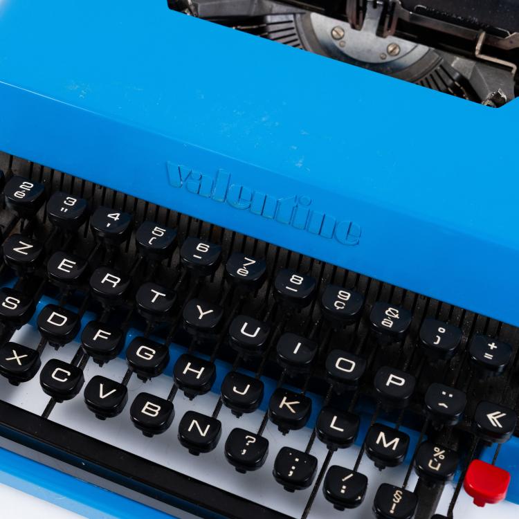 Bild 10 zu Objekt, Seltene Schreibmaschine 'Valentine', 1969 (Entwurf), Perry A. King,Ettore Sottsass, Olivetti, Ivrea, 182B 642