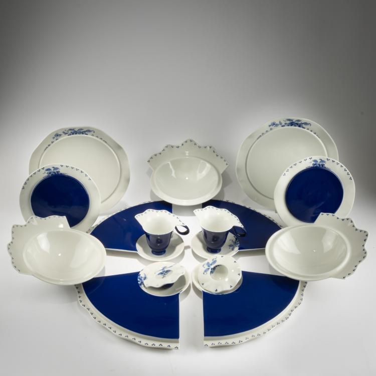 Bild 1 zu Objekt, 28 Teile aus dem Service 'Albertine', 1989 (Entwurf), Bořek &Scaron;&iacute;pek, Driade, Caorso; Koninklijke Porceleyne Fles, Delft, 183A 22