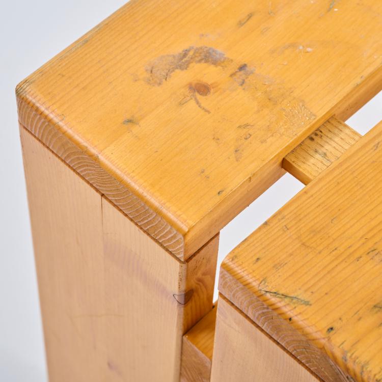 Bild 2 zu Objekt, Zwei Hocker 'Les Arcs', um 1968 (Entwurf), Charlotte Perriand, Frankreich / France, 183A 400
