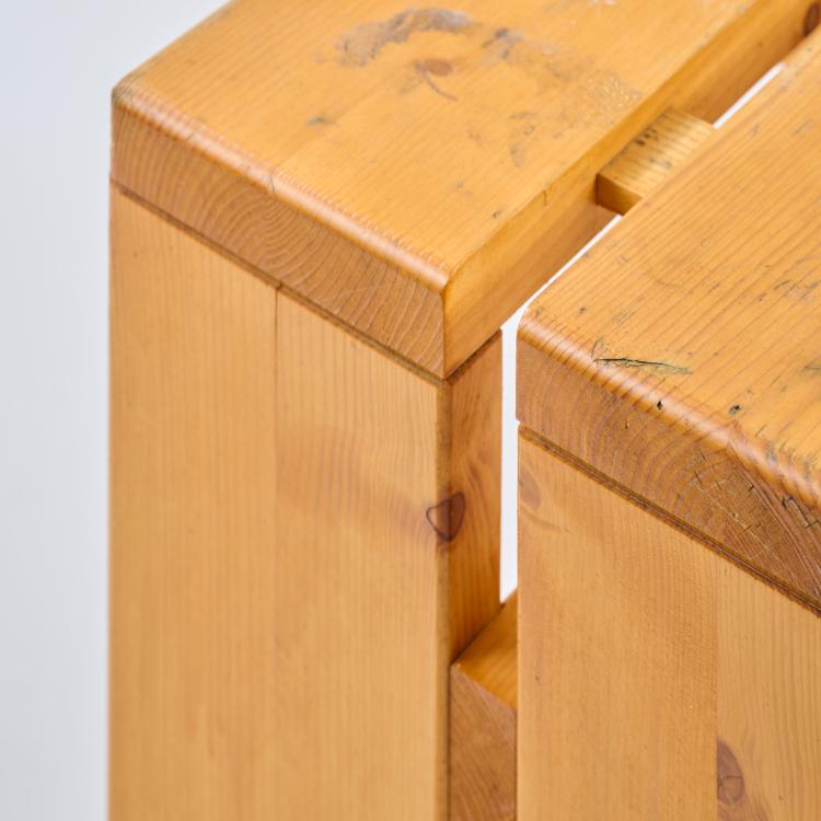Bild 4 zu Objekt, Zwei Hocker 'Les Arcs', um 1968 (Entwurf), Charlotte Perriand, Frankreich / France, 183A 400