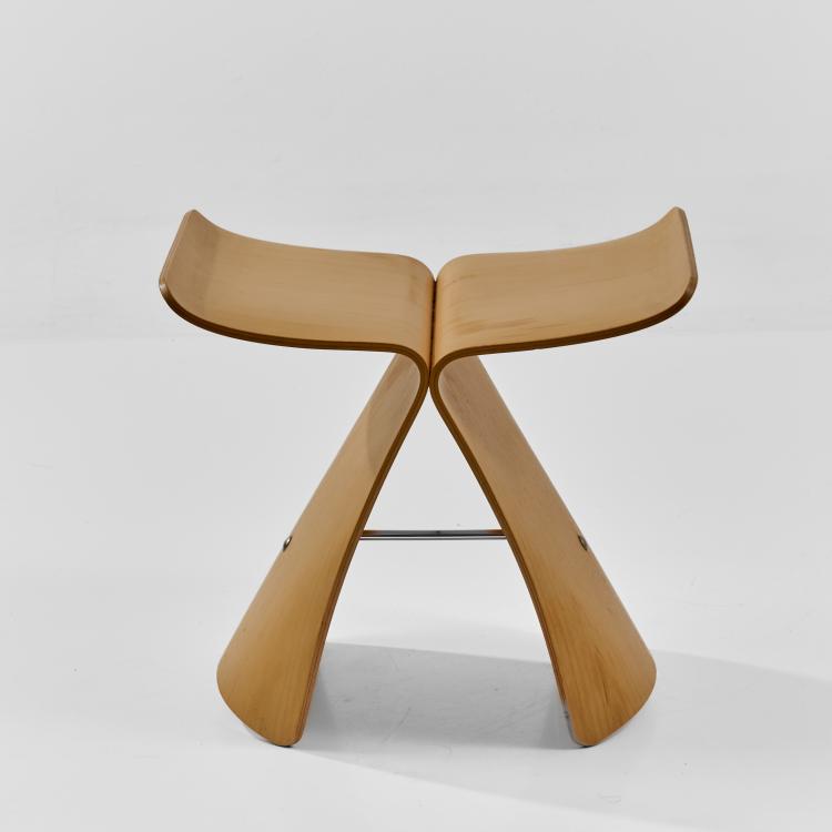 Bild 1 zu Objekt, Hocker 'Butterfly', 1954 (Entwurf), Sori Yanagi, Vitra, Birsfelden oder Tendo Mokko Corp., Tendo, Japan, 183A 245
