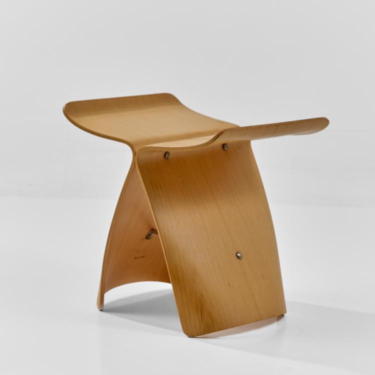 Bild 2 zu Objekt, Hocker 'Butterfly', 1954 (Entwurf), Sori Yanagi, Vitra, Birsfelden oder Tendo Mokko Corp., Tendo, Japan, 183A 245