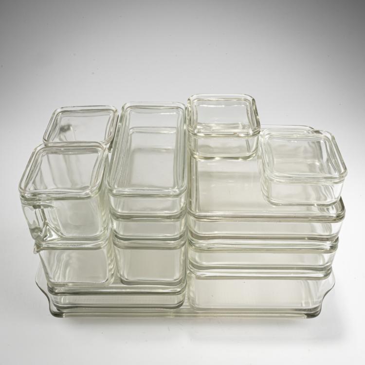 Bild 1 zu Objekt, Kubus-Geschirr mit Tablett, 1938 (Entwurf), Wilhelm Wagenfeld, Vereinigte Lausitzer Glaswerke, Wei&szlig;wasser, 183A 41