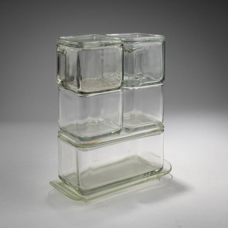 Bild 2 zu Objekt, Kubus-Geschirr mit Tablett, 1938 (Entwurf), Wilhelm Wagenfeld, Vereinigte Lausitzer Glaswerke, Wei&szlig;wasser, 183A 41