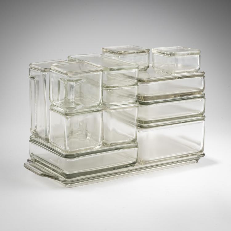 Bild 3 zu Objekt, Kubus-Geschirr mit Tablett, 1938 (Entwurf), Wilhelm Wagenfeld, Vereinigte Lausitzer Glaswerke, Wei&szlig;wasser, 183A 41