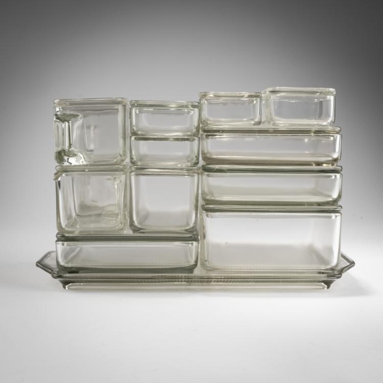 Bild 4 zu Objekt, Kubus-Geschirr mit Tablett, 1938 (Entwurf), Wilhelm Wagenfeld, Vereinigte Lausitzer Glaswerke, Wei&szlig;wasser, 183A 41
