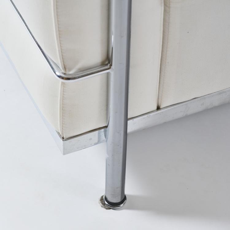 Bild 5 zu Objekt, Dreisitzersofa 'LC 2', 1928 (Entwurf), Pierre Jeanneret,Charlotte Perriand,Le Corbusier Charles-&Eacute;douard Jeanneret-Gris, Cassina, Mailand / Milan, 183A 141