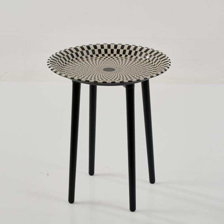 Hauptbild zu Objekt, Tablett 'Egocentrismo' auf klappbarem St&auml;nder , 1950er Jahre (Entwurf), Barnaba Fornasetti,Piero Fornasetti, Fornasetti, Mailand / Milan, 183A 116
