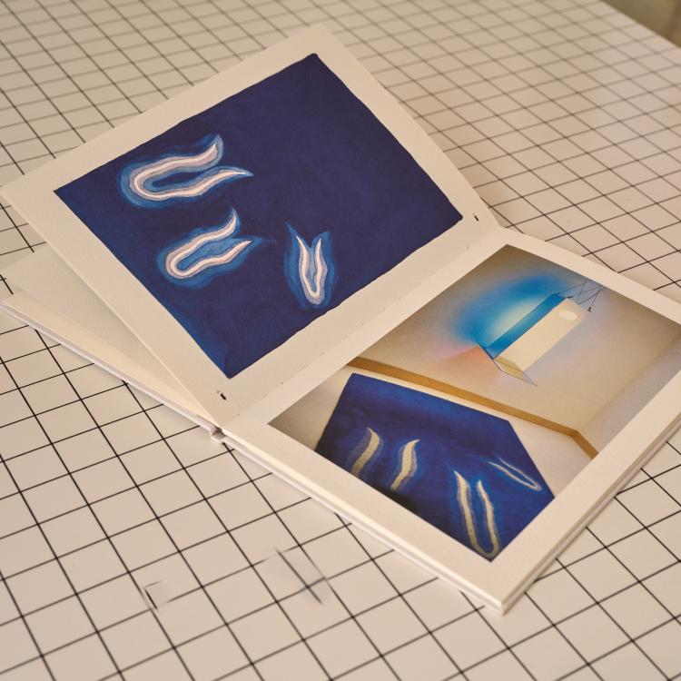 Hauptbild zu Objekt, Spiegelobjekt 'a Shiro' mit Teppich, 1998 (Entwurf), Ettore Sottsass, Postdesign, Mailand / Milan, 183A 637