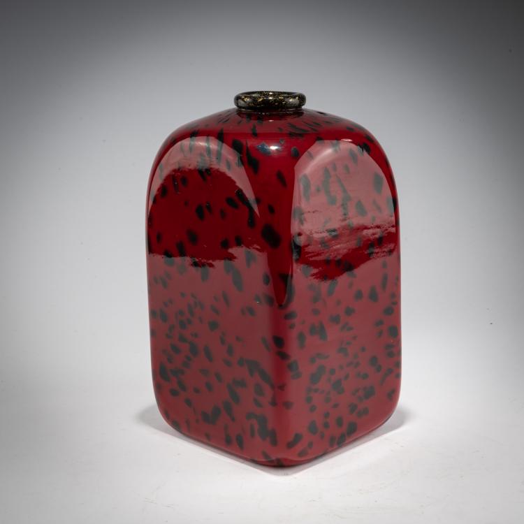 Bild 1 zu Objekt, 'Incamiciato rosso, granzioli e bordo nero' vase, c. 1932, Toso, Fratelli, Murano, 