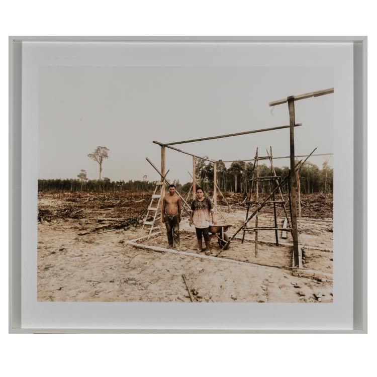 Bild 1 zu Objekt, 'Armin and Yanti Petani building their new home, Riau Area, Sumatra, Indonesia', 2013, Olaf Otto Becker, 183C 980