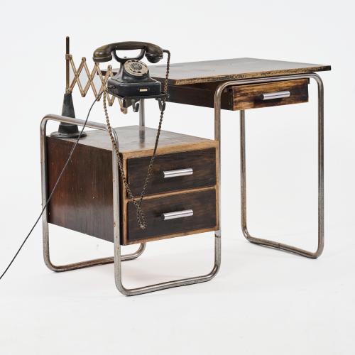 'B 65' desk - version with phone tray and phone, 1932 (design)