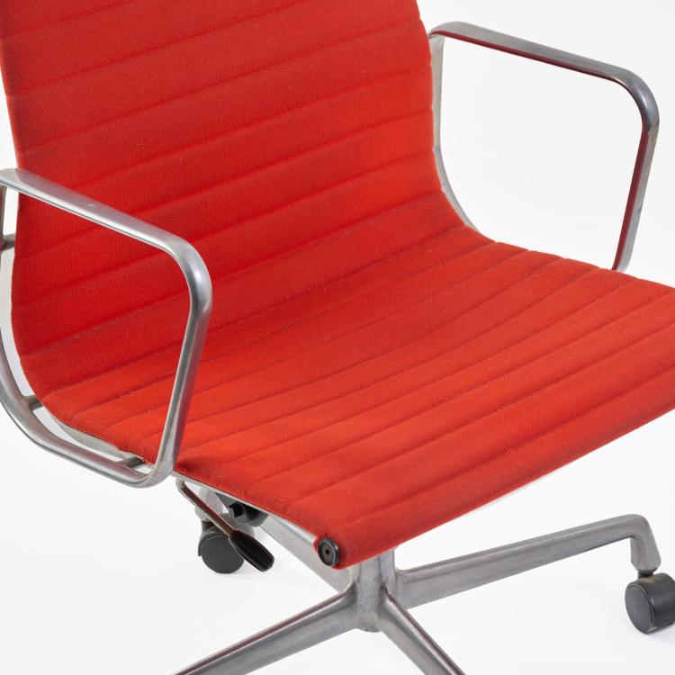 Bild 3 zu Objekt, Armlehnstuhl 'EA 119' aus der 'Aluminum Group' Serie, 1958 (Entwurf), Charles Eames,Ray Eames, Cofemo, Castegnato, 183A 300