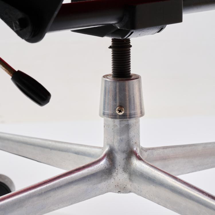 Bild 4 zu Objekt, Armlehnstuhl 'EA 119' aus der 'Aluminum Group' Serie, 1958 (Entwurf), Charles Eames,Ray Eames, Cofemo, Castegnato, 183A 300