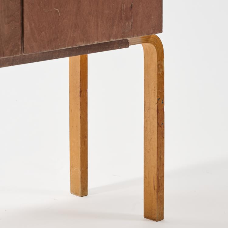 Bild 2 zu Objekt, Kommode '250', 1950er Jahre (Entwurf), Alvar Aalto, Huonekalu-ja Rakennusty&ouml;tehdas Oy, Turku (zugeschrieben) / (attributed), 183A 234