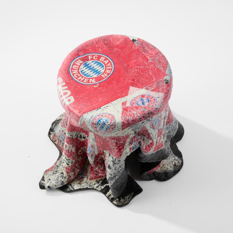 Bild 2 zu Objekt, Hocker 'FC - Bayern', 1990er Jahre  (Entwurf), Beata B&auml;r,Hartmut Knell,Gerhard B&auml;r, B&auml;r + Knell, Bad Wimpfen, 183A 635