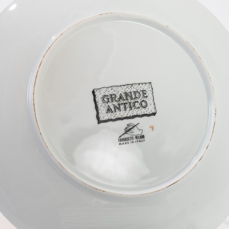 Bild 2 zu Objekt, Zw&ouml;lf Teller 'Grande Antico', 1960er Jahre (Entwurf), Piero Fornasetti, Fornasetti, Mailand / Milan, 183A 119