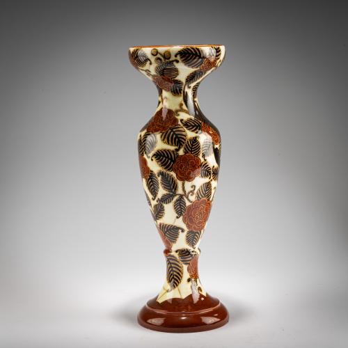 Hohe Vase mit fliegendem Vogel, 1920er Jahre