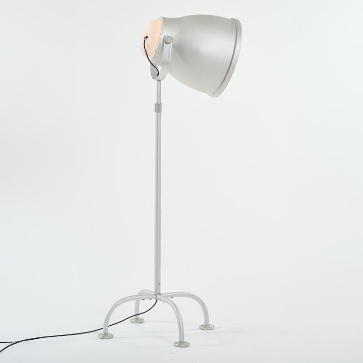 Bild 1 zu Objekt, Stehleuchte 'Big Bell', 1996 (Entwurf), Sergio Broschi, Antonangeli Illuminazione, Paderno Dugnano/Mailand / Milan, 183A 626