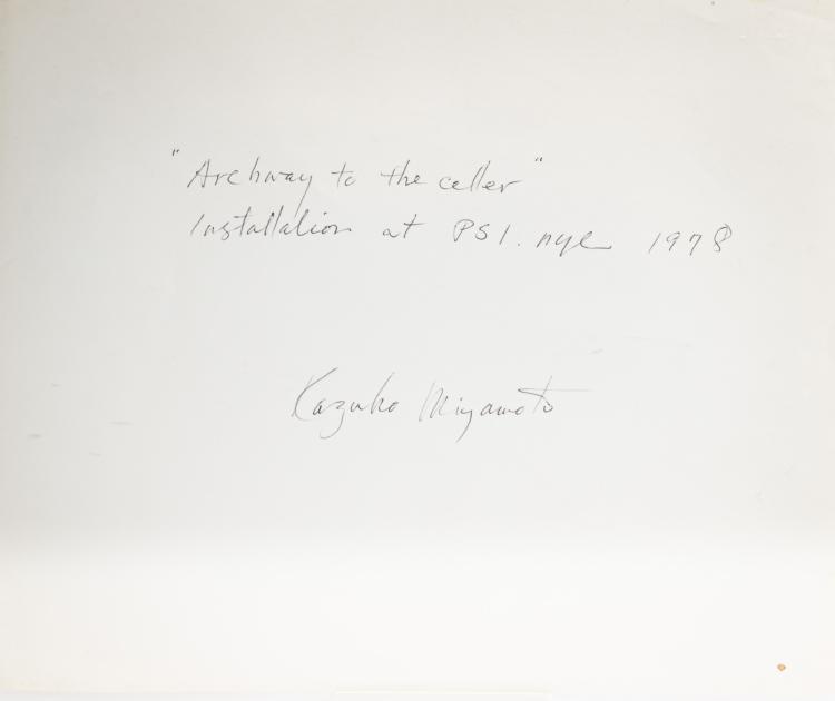 Bild 1 zu Objekt, 'Archway to cellar (Installation at P.S.1, New York, 1978)', 1978, Kazuko Miyamoto, 183C 973