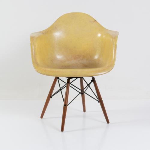 Armlehnstuhl 'PAW' auf 'dowel-legged wood and wire base with swivel', 1950 (Entwurf)