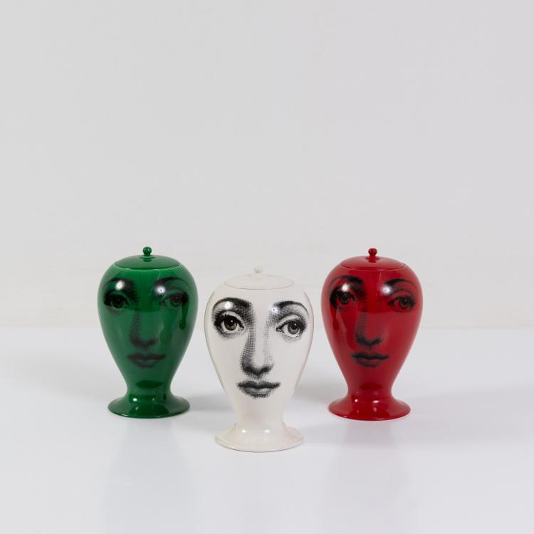 Bild 1 zu Objekt, Drei Deckelvasen 'Buonanotte', 2000er Jahre (Entwurf), Barnaba Fornasetti, Bitossi, Montelupo, 183A 122