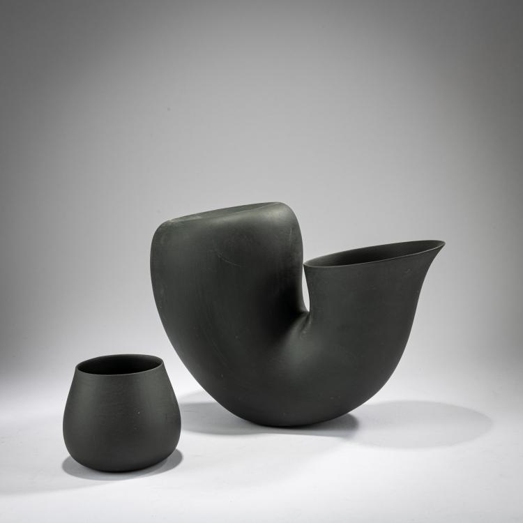 Bild 1 zu Objekt, Karaffe und Becher 'Jug+cup', 2011, Aldo Bakker, Ottink, Frans, Studio ZAND, Amersfoort; Particles Gallery, Breukelen; Perimeter Art and Design, Paris, 183A 93